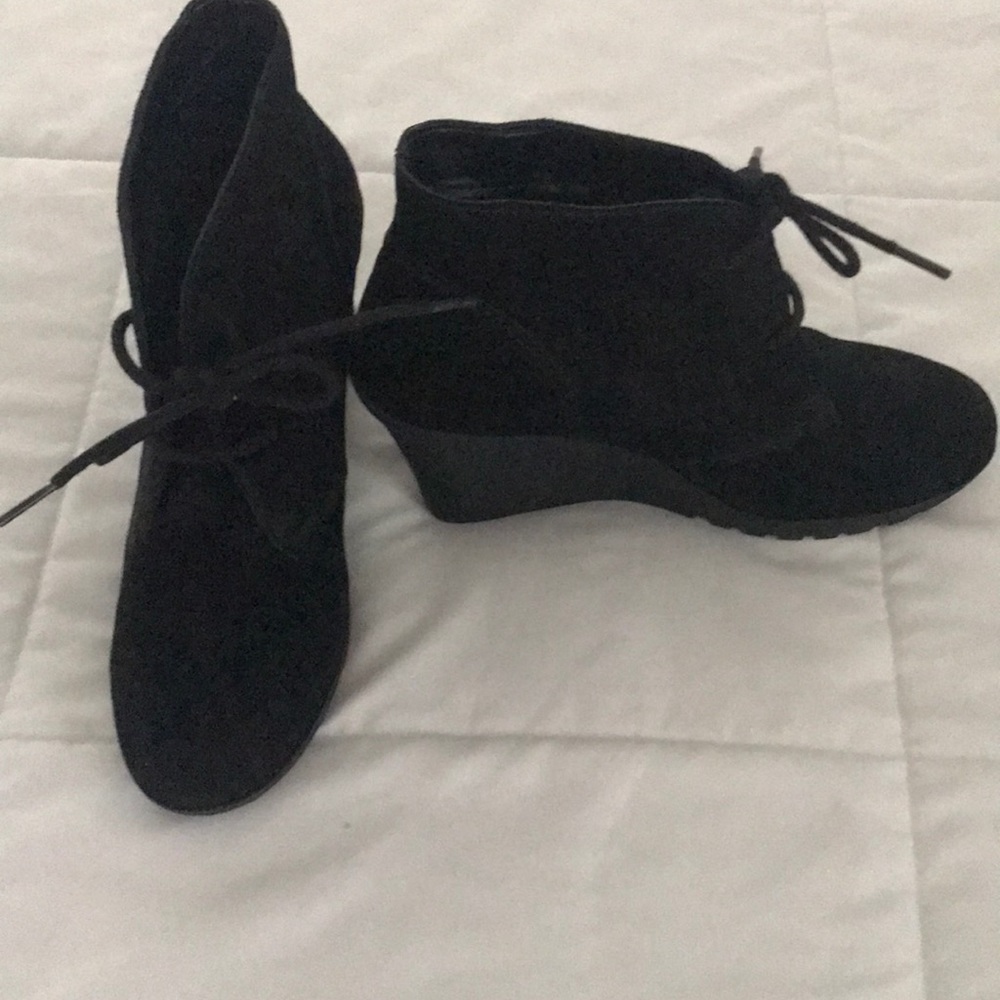 White mountain Black suede wedge booties